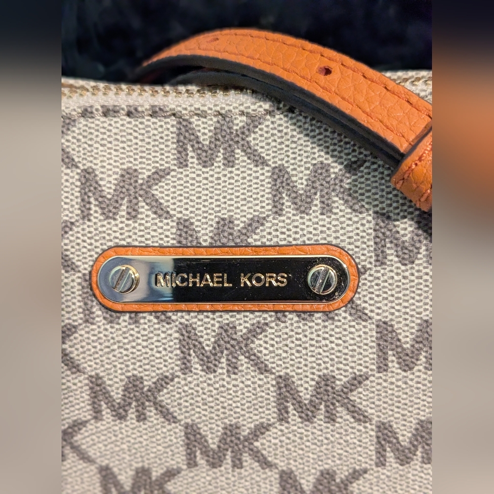 Michael Kors Cindy Saffiano Leather Dome Satchel Crossbody Bag & DUST BAG - Picture 15 of 15